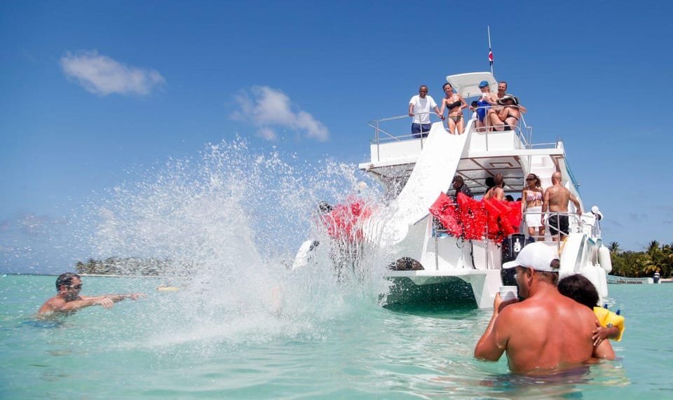 Punta Cana: Catamaran Boat Party with Unlimited Drinks - Billede 8